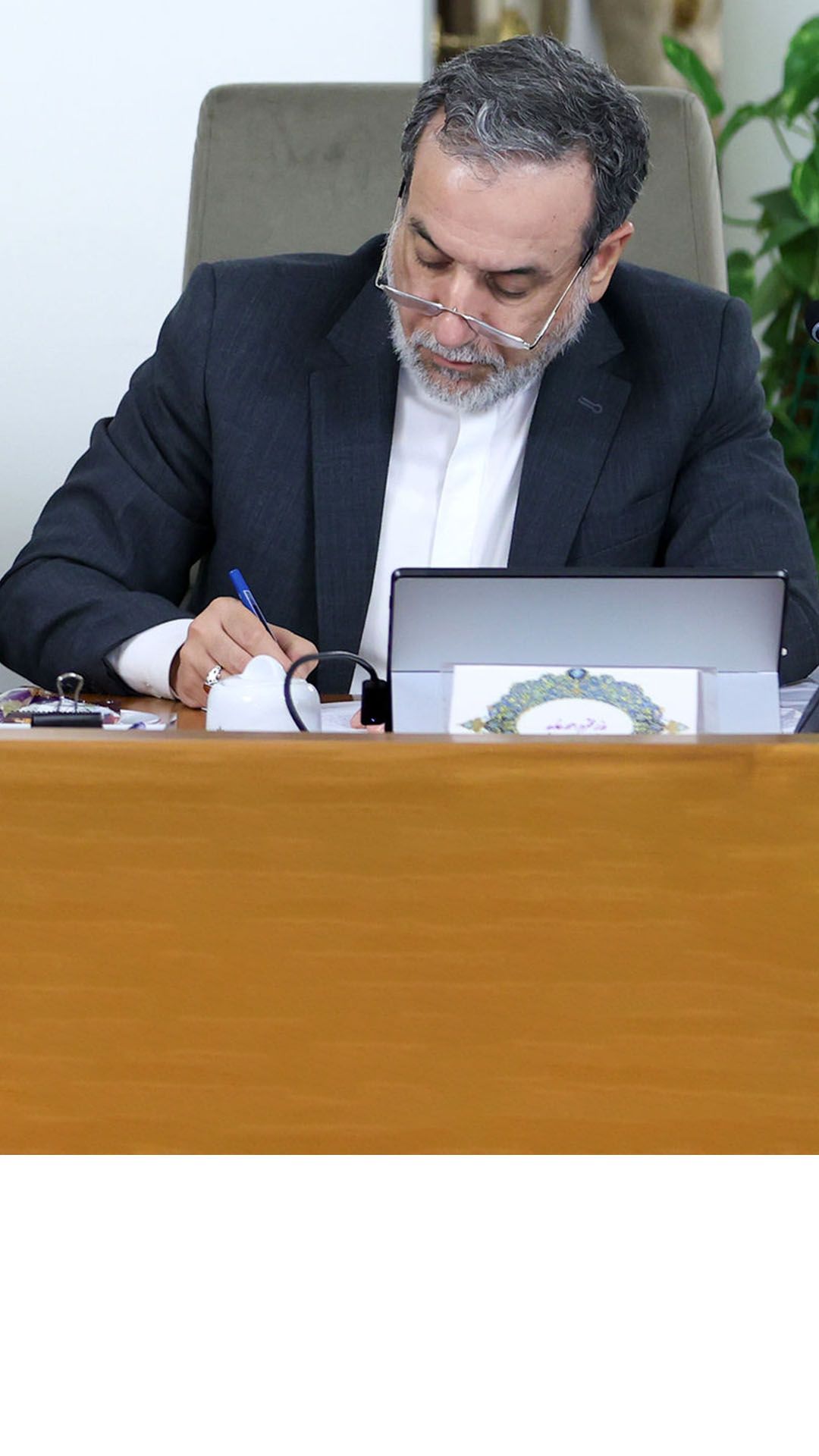 عباس عراقچی: پاسخ نامه ترامپ در دست تهیه است