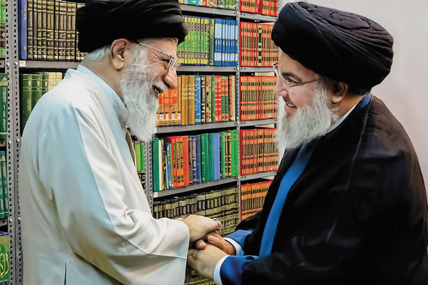 غضب الإيرانيين من "هِبة خامنئي المليارية" للبنانيين