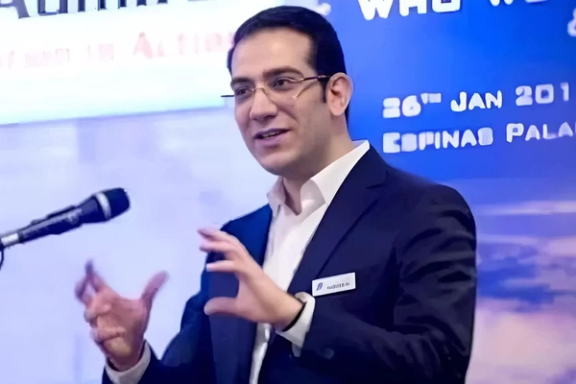 عقوبات بريطانية على نجل مستشار المرشد الإيراني وشركات تابعة له