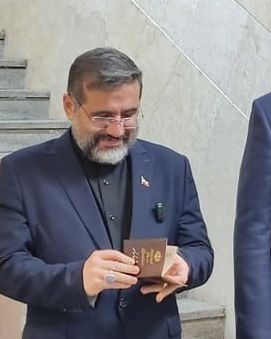 وزیر ارشاد برای ثبتنام در انتخابات ریاست جمهوری در ستاد انتخابات کشور حاضر شد