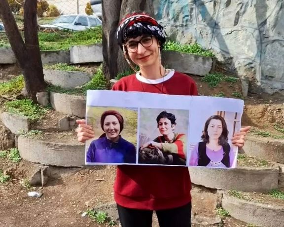 سمانه اصغری، زندانی سیاسی پس از آزادی، تصویر سه زن محکوم به اعدام را در دست گرفت
