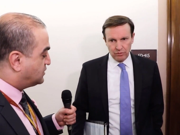 کریس مورفی، سناتور دموکرات، بر لزوم کمک به برقراری راههای ارتباطی معترضان ایران تاکید کرد