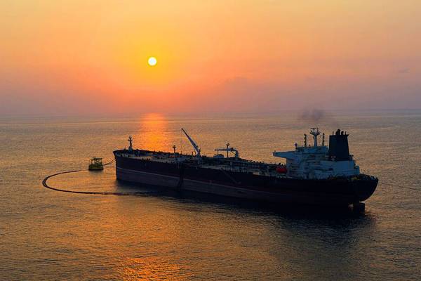 واشینگتنپست: نفت ایران در دل محاصره آمریکا همچنان در جریان است