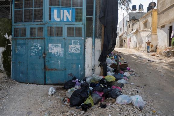 تجمع زبالهها در نزدیکی یک مدرسه تحت نظارت سازمان ملل در جنین همزمان با افزایش درگیریها میان نیروهای امنیتی تشکیلات خودگردان و گروههای مسلح فلسطینی، ۱۹ دی