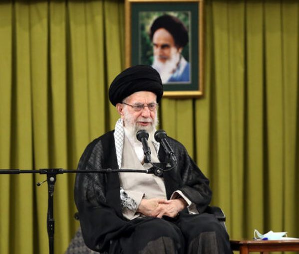 المرشد الإيراني يهاجم وسائل التواصل.. ويطالب السلطة القضائية بـ"تصحيح" صورتها الإعلامية