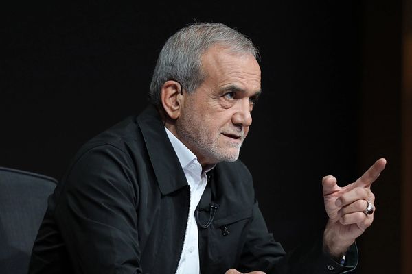 پزشکیان در مناظرههای دور دوم هر ۶/۵ دقیقه یک آیه یا حدیث خواند