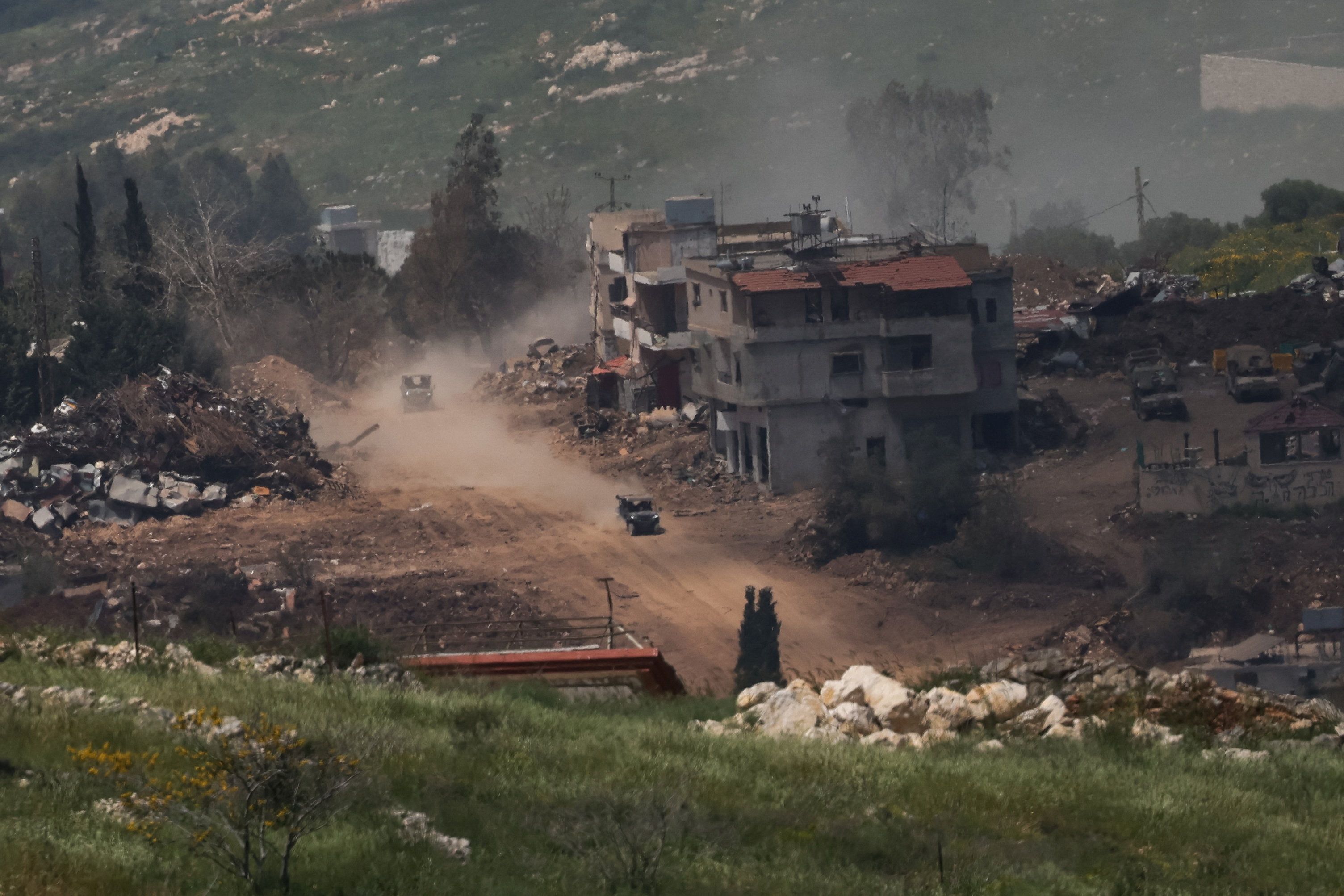 در سایه حملات متقابل اسرائیل و حزب‌الله، اختلافات داخلی در لبنان بالا گرفت