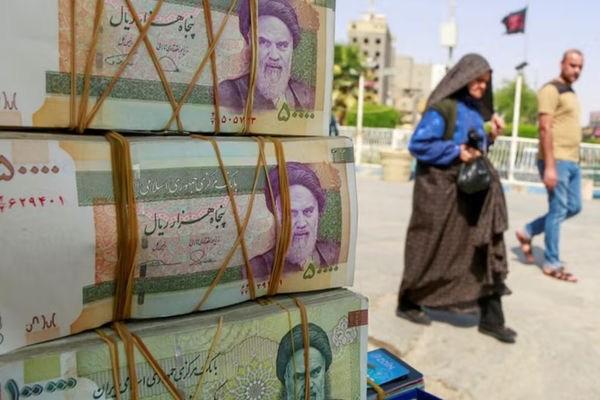 Iran faces new inflation pressure as dollar rate nears all-time high