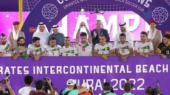 اتحاد الكرة الإيراني يهدد بمعاقبة لاعبين تضامنوا مع الاحتجاجات