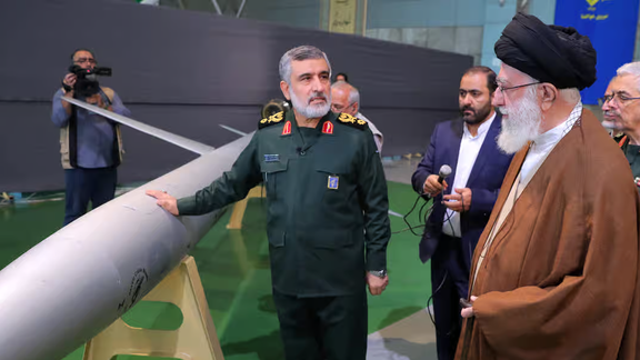 بلومبرگ: ایران با کمک روسیه در حال تقویت توان پرتاب ماهواره و موشکهای بالستیک است