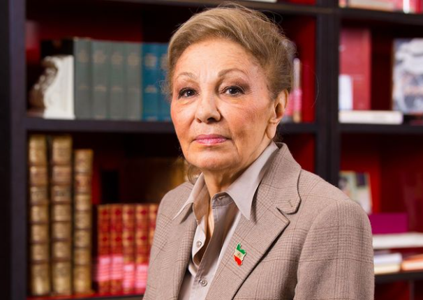 شهبانو فرح پهلوی روز جمعه سوم بهمن را روز سوگواری ملی اعلام کرد