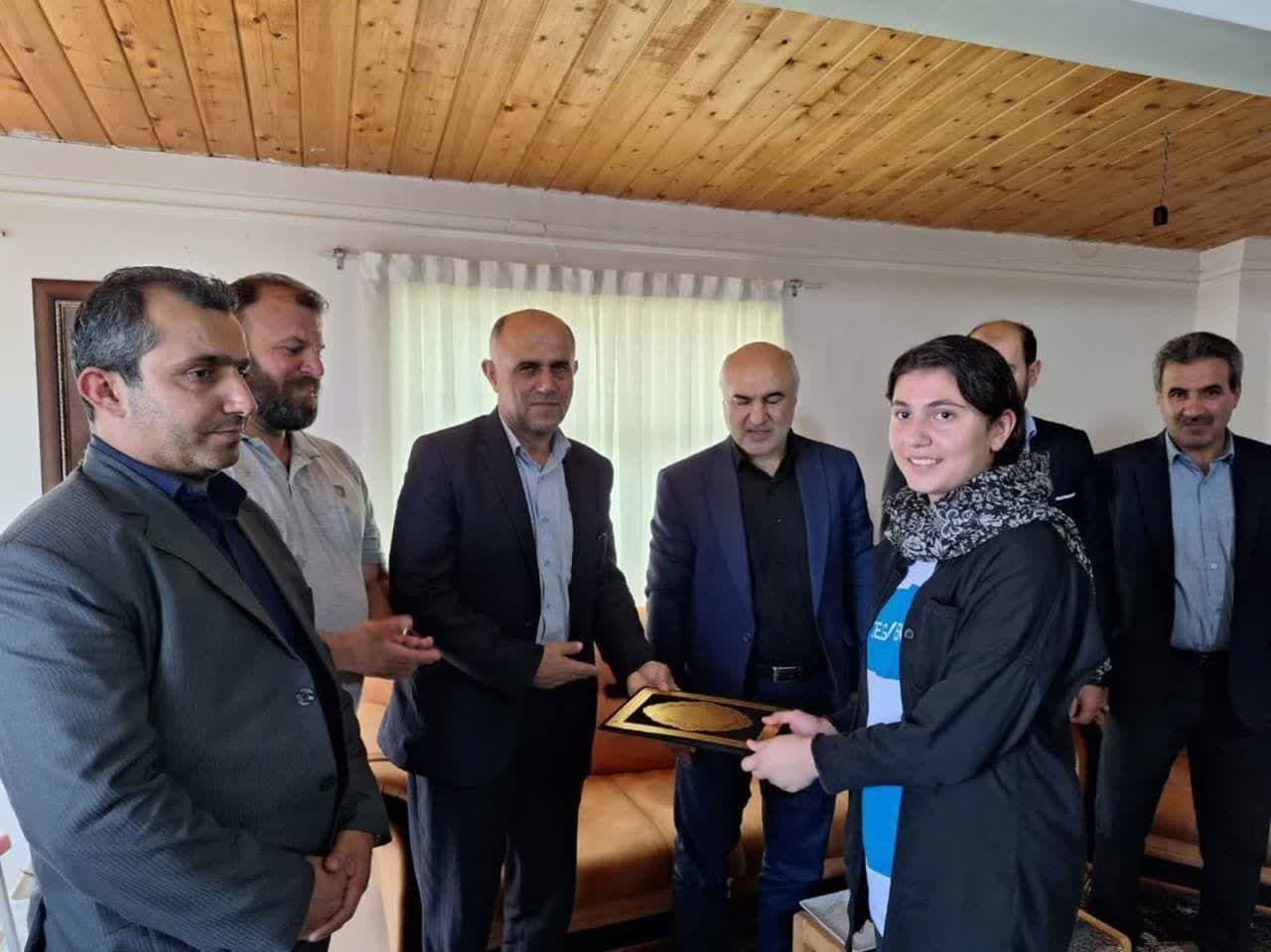 یک مسوول برکنار شد؛ دستور پیگیری وزیر کشور درباره قدردانی از ورزشکار بدون روسری در کلاردشت