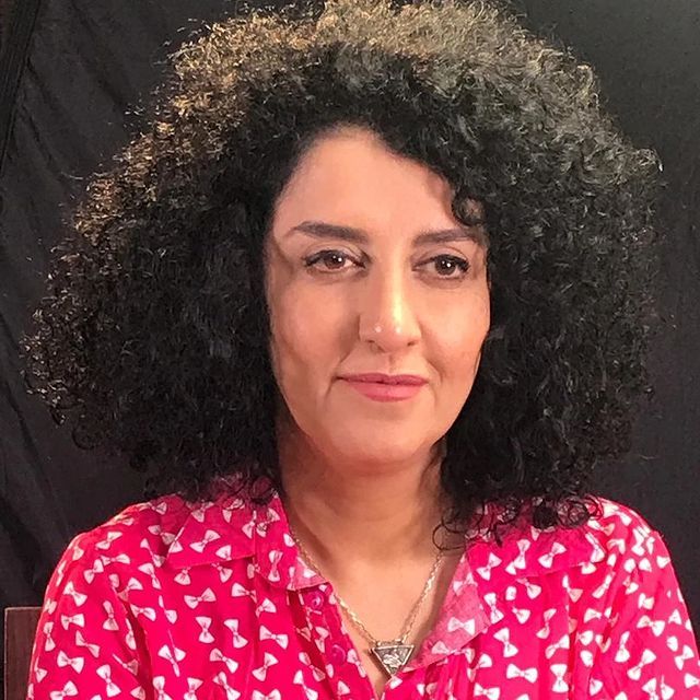 من داخل محبسها.. الناشطة الإيرانية نرجس محمدي: الرجال والنساء حولوا السجن إلى مكان للنضال 