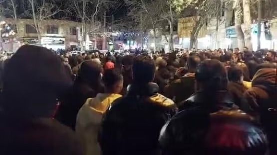 تقرير حقوقي: مقتل 36 متظاهرًا وأكثر من 2000 معتقل والقمع يصل للمستشفيات في احتجاجات إيران