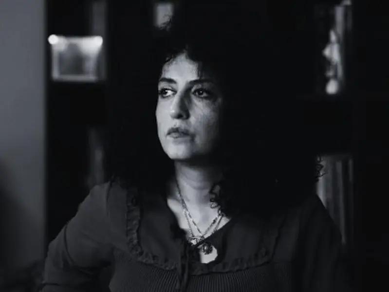 بعد نقلها من السجن إلى المستشفى.. اعتقال زوار الناشطة الإيرانية نرجس محمدي وتهديدهم  