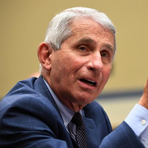 دکتر فاوچی: کسانی که حاضر نیستند واکسن بزنند آمریکا را وارد موج پنجم کرونا میکنند