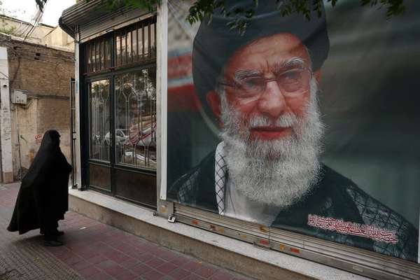 "الأمن القومي" الإيراني يأمر وسائل الإعلام بتهميش أخبار المفاوضات قبل تشييع جثمان خامنئي