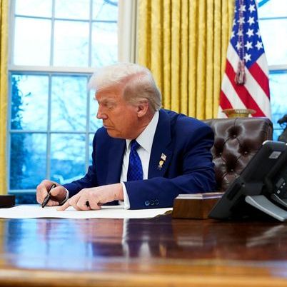 ترامپ در حال بررسی پیوستن به جنگ علیه جمهوری اسلامی است