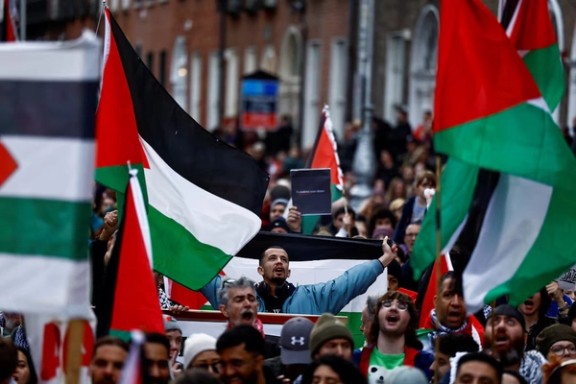 تظاهرات در حمایت از فلسطین در دوبلین، پایتخت ایرلند، ۱۸ نوامبر ۲۰۲۳