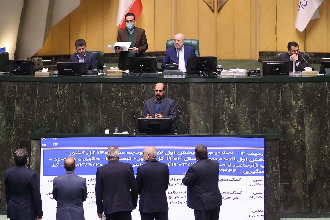 جلسه غیرعلنی مجلس درباره ارز؛ قیمت دلار نیمایی در ۱۰ روز ۱۰ هزار تومان افزایش یافت