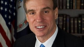 یک سناتور دموکرات: دل ما با مردم ایران است و باید راههای عملی حمایت را بررسی کنیم