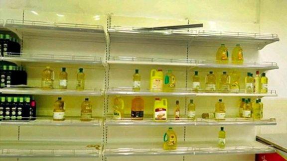 زيادة أسعار الزيت في إيران 4 أضعاف.. وبيع الإنتاج القديم بالسعر الجديد