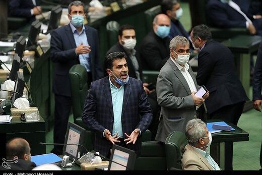 توترات في البرلمان الإيراني عند مناقشة مشروع تحسين الظروف المعيشية للمعلمين