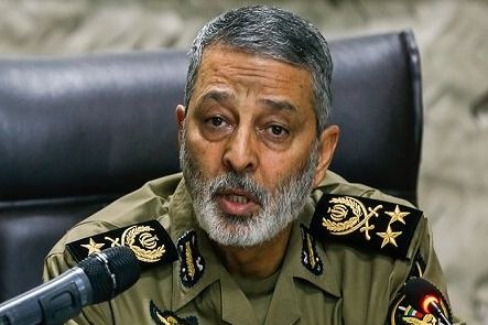 فرمانده کل ارتش: تمرکز حملات، جایگاه خامنهای است