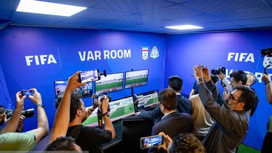 فدراسیون فوتبال در برابر صداوسیما؛ باشگاهها VAR میخواهند، خودشان دوربین بخرند