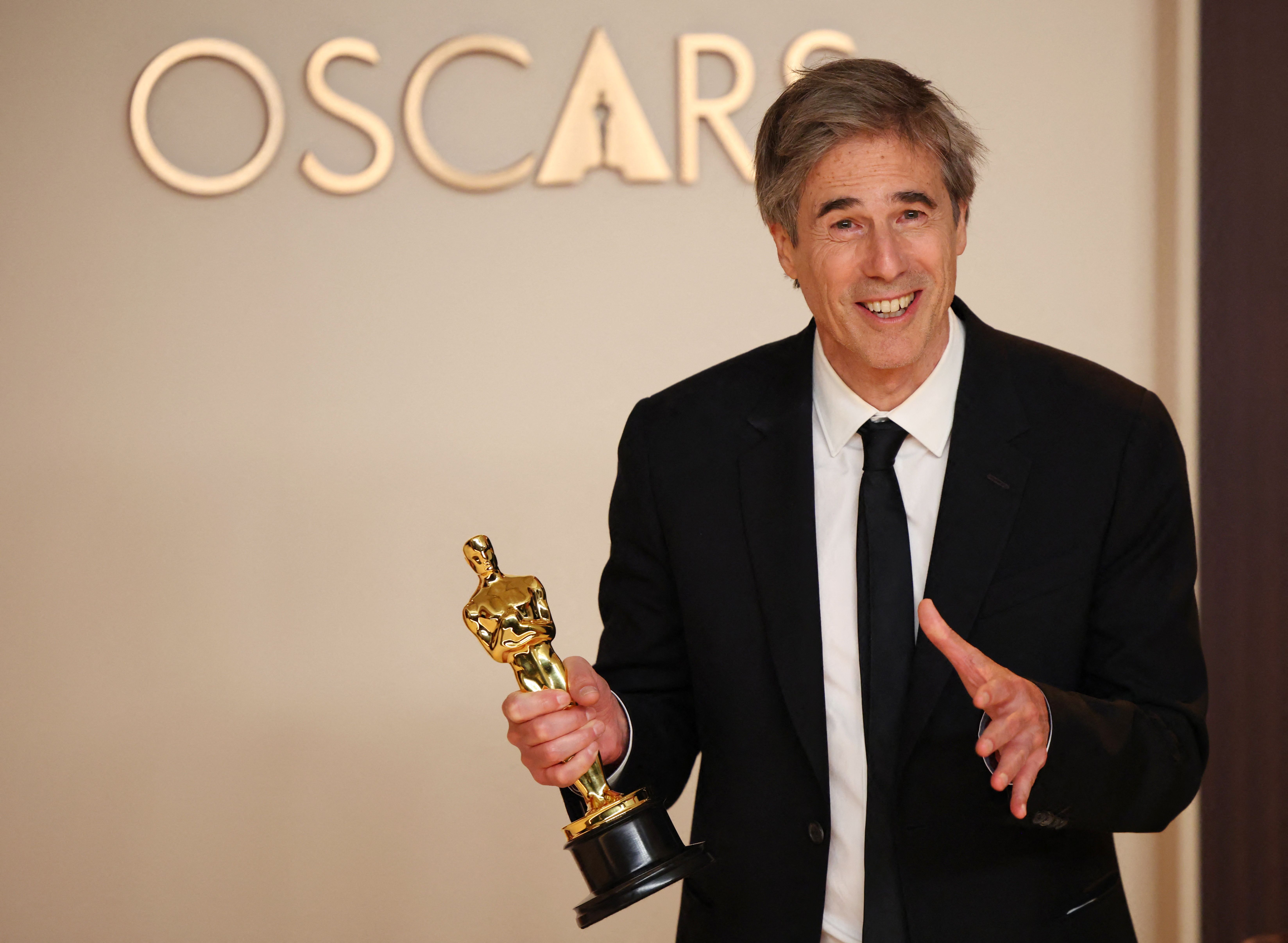 والتر سالس پس از دریافت جایزه اسکار 