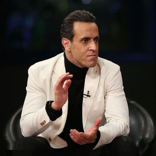 درخواست علی کریمی برای رساندن صدای دختران شجاع ایران