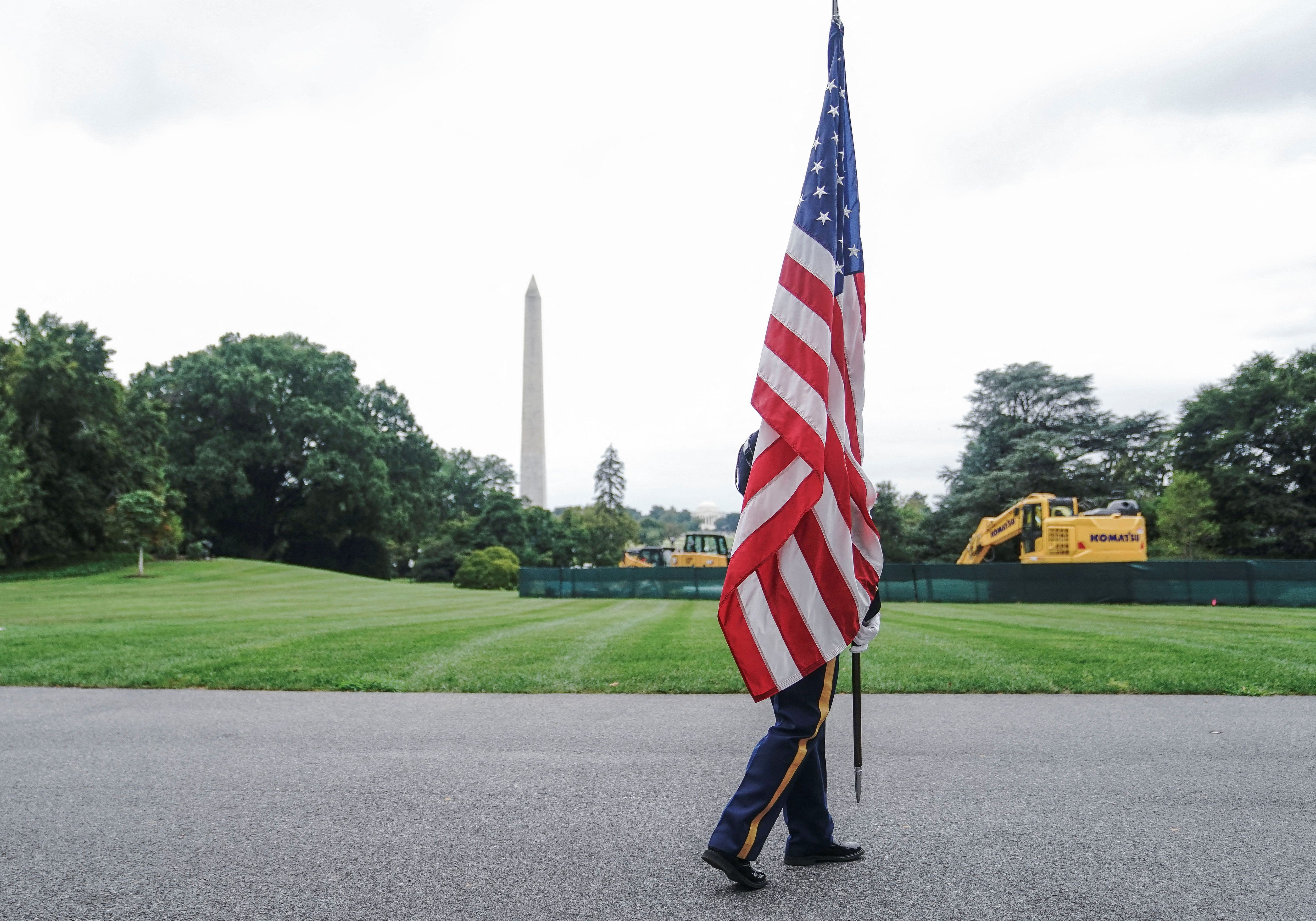 ترامپ فرمانی اجرایی برای تعقیب کیفری توهین به پرچم آمریکا صادر کرد