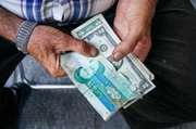 ضغوط معيشية متفاقمة.. الدولار يتخطى 250 ألف تومان ويرتفع بأكثر من 3% خلال 24 ساعة في إيران