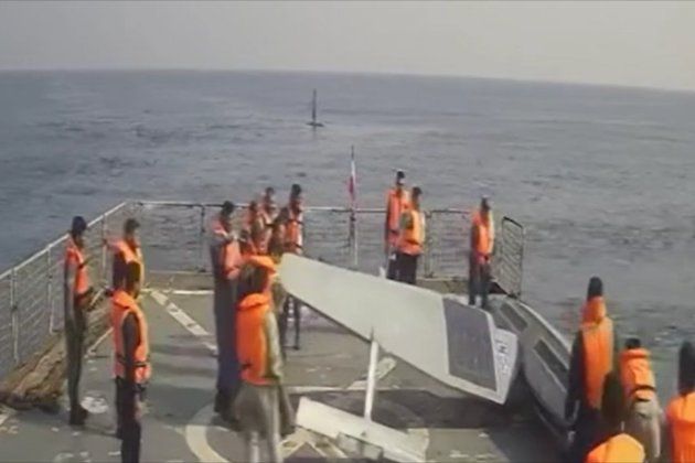 رئيس هيئة الأركان العامة للقوات المسلحة الإيرانية یحذر من نشاط قوارب "الأعداء" المسيّرة