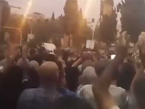 تجمع مردم شیراز و کازرون در اعتراض به قطع آب و برق با شعار «مرگ بر دیکتاتور»