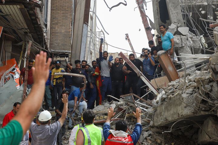 شمار کشته‌شدگان متروپل به ۱۶ نفر رسید؛ نگرانی خانواده‌ها از ناتمام گذاشتن عملیات جست‌وجو