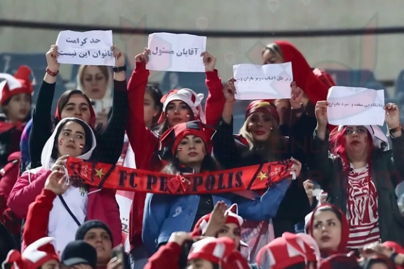 «این حد کرامت زنان نیست»؛ اعتراض تماشاگران پرسپولیسی به جایگاه زنان در استادیوم آزادی