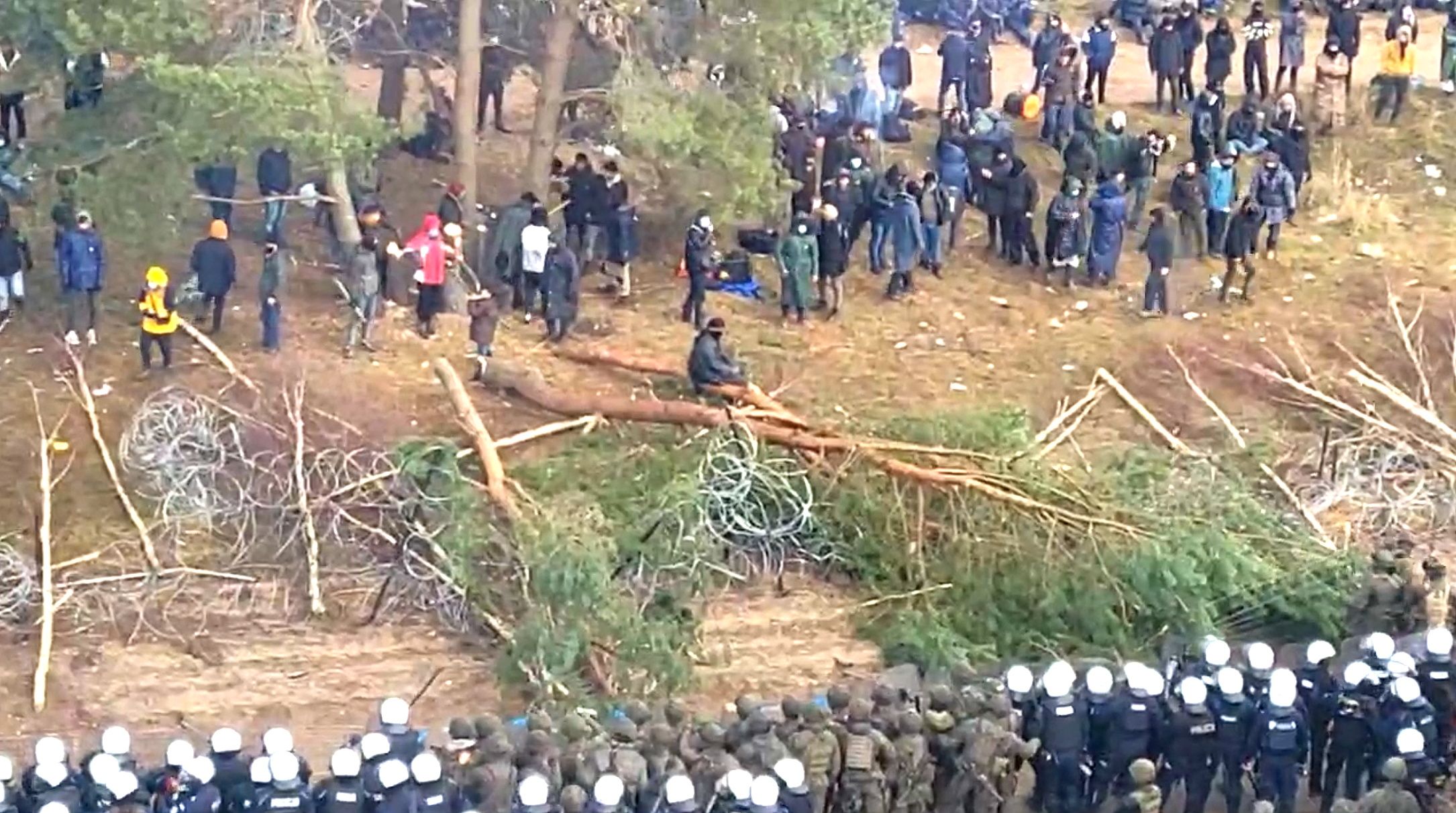ازدحام مهاجران در مرز بلاروس و لهستان؛ مینسک به تلاش برای بی‌ثباتی اتحادیه اروپا متهم شد