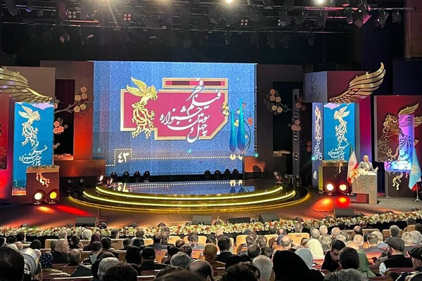 نوری بیلگه جیلان، حضور در جشنواره فیلم فجر را حمایت از جمهوری اسلامی ندانست