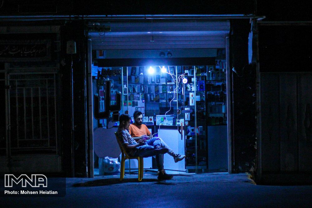 مواجهه حکومت با بحران برق در تابستان ۱۴۰۴؛ از توصیه خرید بادبزن و آفتابه تا افزایش قیمت