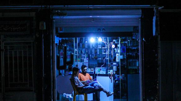 مواجهه حکومت با بحران برق در تابستان ۱۴۰۴؛ از توصیه خرید بادبزن و آفتابه تا افزایش قیمت