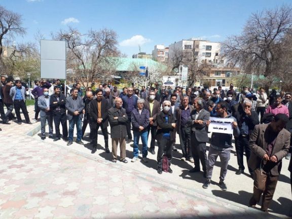 Protest by Iranian teachers in the city of Hamedan on April 6, 2023