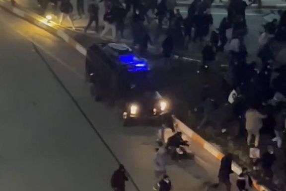 در سرکوب وحشیانه مردم، خودرو زرهی معترضان را در اردبیل زیر گرفت