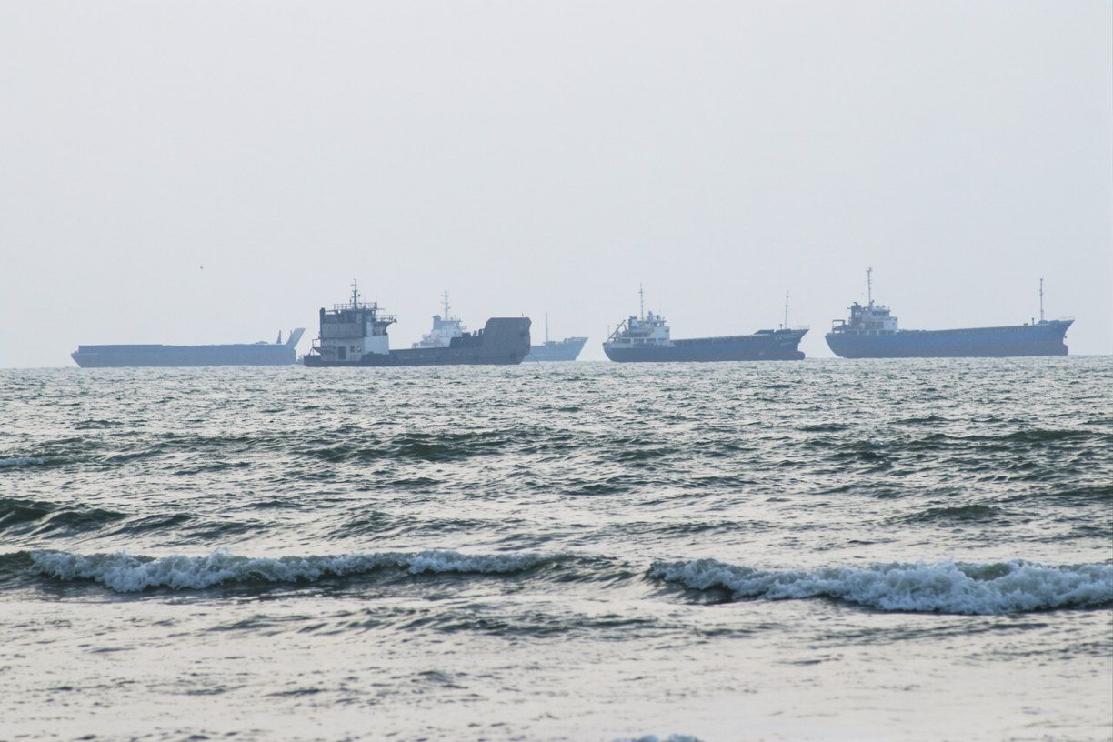 US, Iran hint at talks even as sanctions tighten and Hormuz tensions stay high
