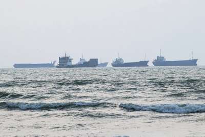 US, Iran hint at talks even as sanctions tighten and Hormuz tensions stay high