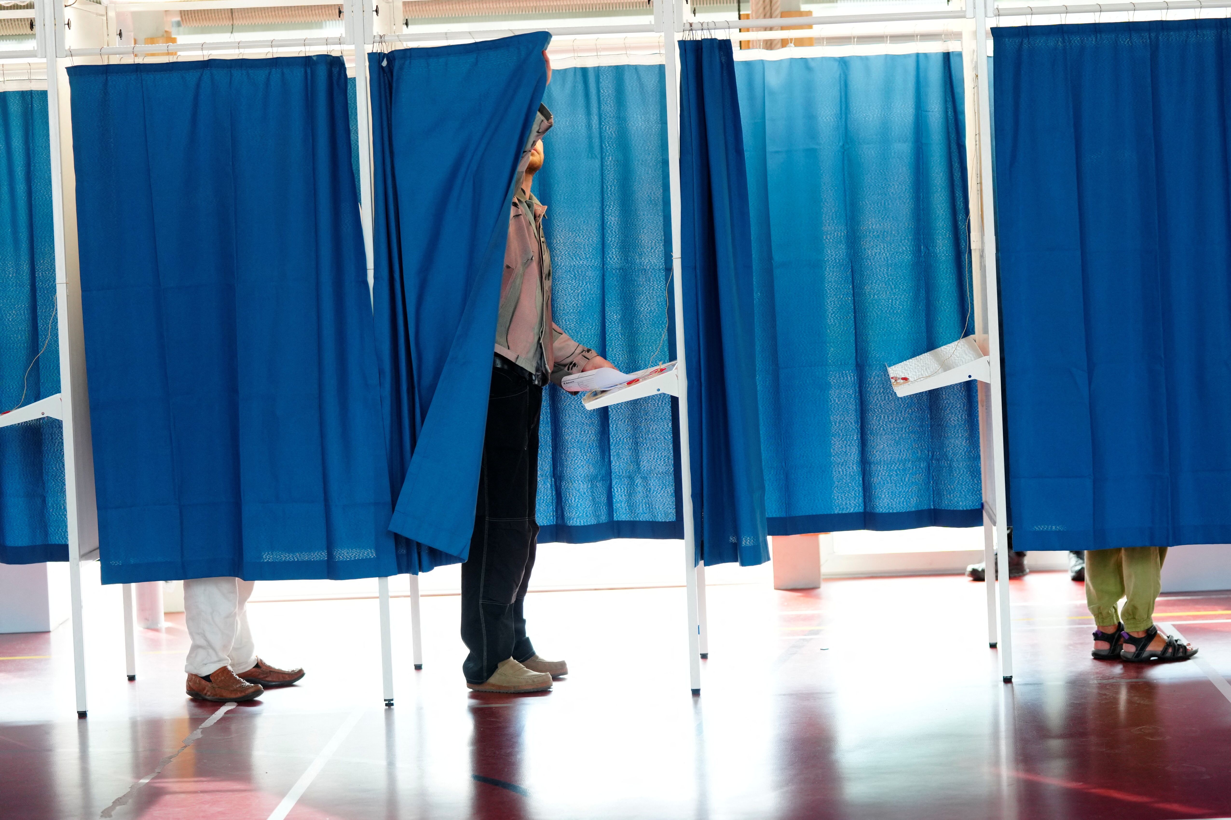 مکرون پس از شکست در انتخابات پارلمان اروپا، فرمان برگزاری انتخابات زودهنگام را صادر کرد