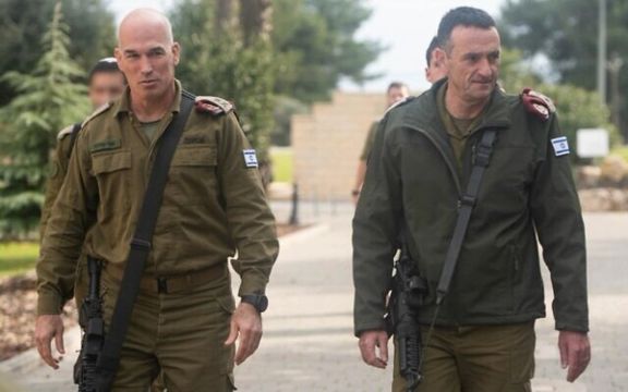 هرزی هالوی، رییس ستاد ارتش اسرائیل به همراه اوری گوردین، رییس فرماندهی شمال ارتش اسرائیل (۶ دیماه-مقر فرماندهی شمالی ارتش اسرائیل)