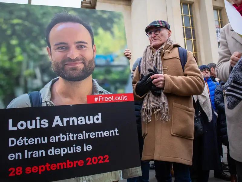 دون حضور محاميه.. محكمة إيرانية تقضي بالسجن 5 أعوام على فرنسي  