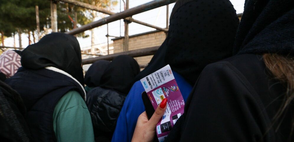 پاشیدن اسپری فلفل به زنان در مشهد؛ فدراسیون فوتبال از اساس منکر شد