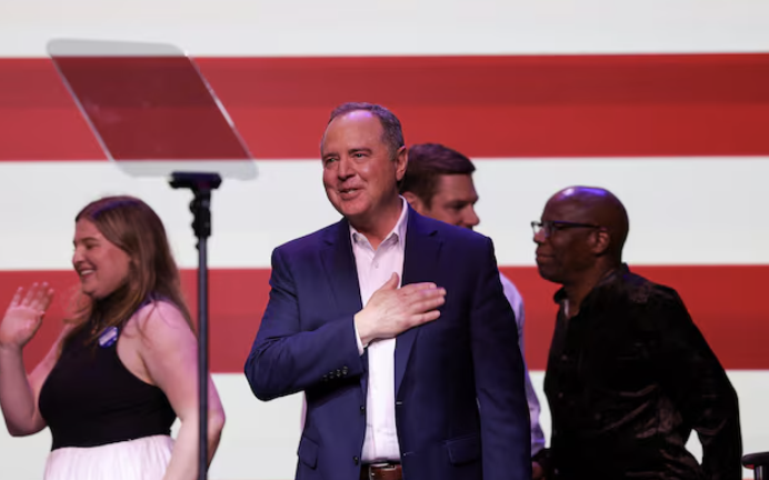 درخواست آدم شیف، نماینده ارشد دموکرات در کنگره برای کناره‌گیری بایدن